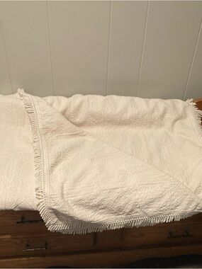 Domestications Twin Ivory Mattelasse Bedspread Fringe Edge 100% Cotton